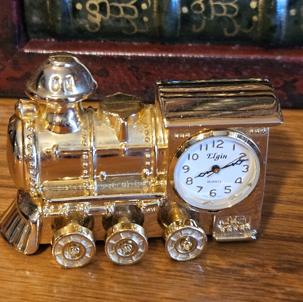 Elgin Watch in Goldtone Train